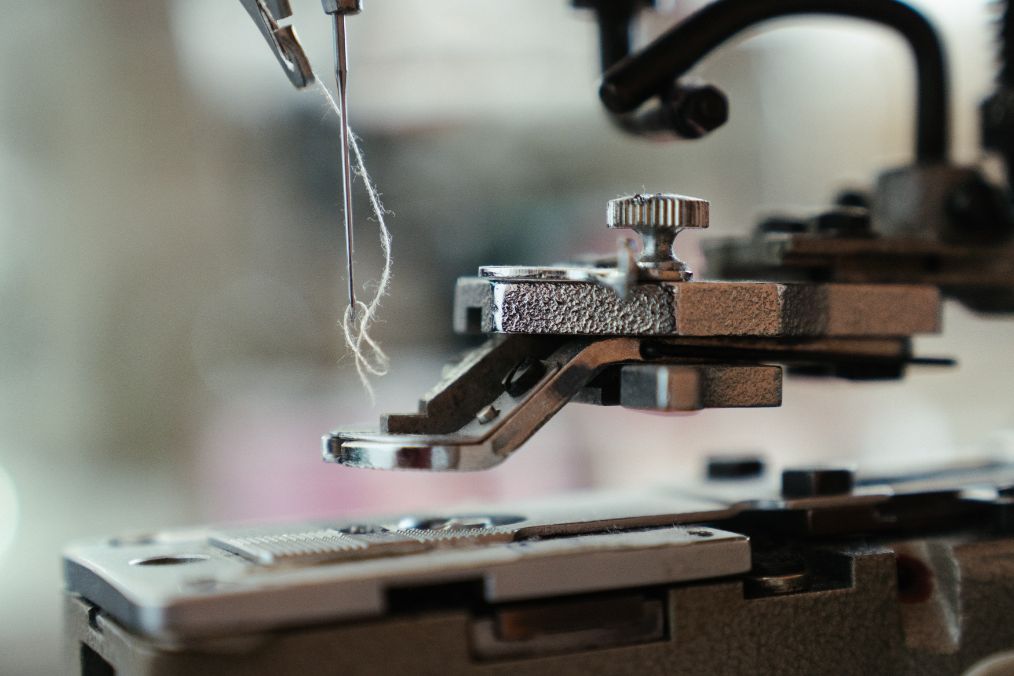 threading a sewing machine