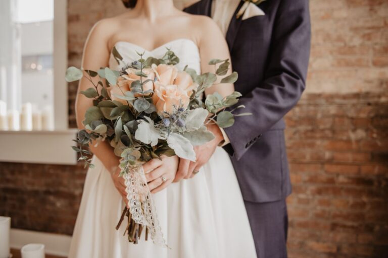 10 Best Men’s Linen Suits for Weddings in 2023: Wonderful Wedding!