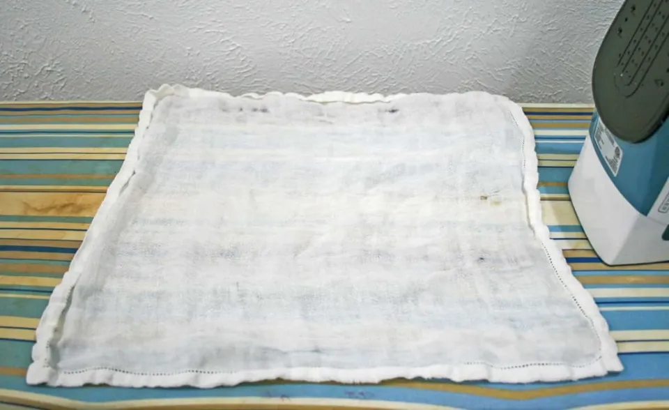 How to Get Wrinkles Out of Linen Tablecloths?