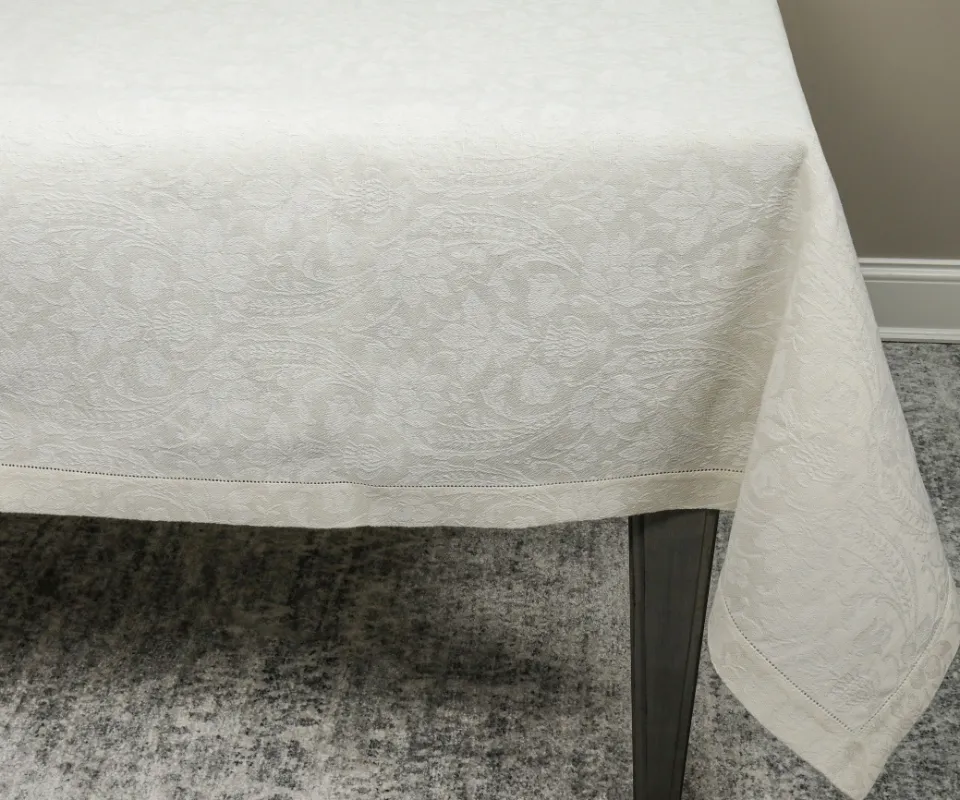 How to Get Wrinkles Out of Linen Tablecloths?