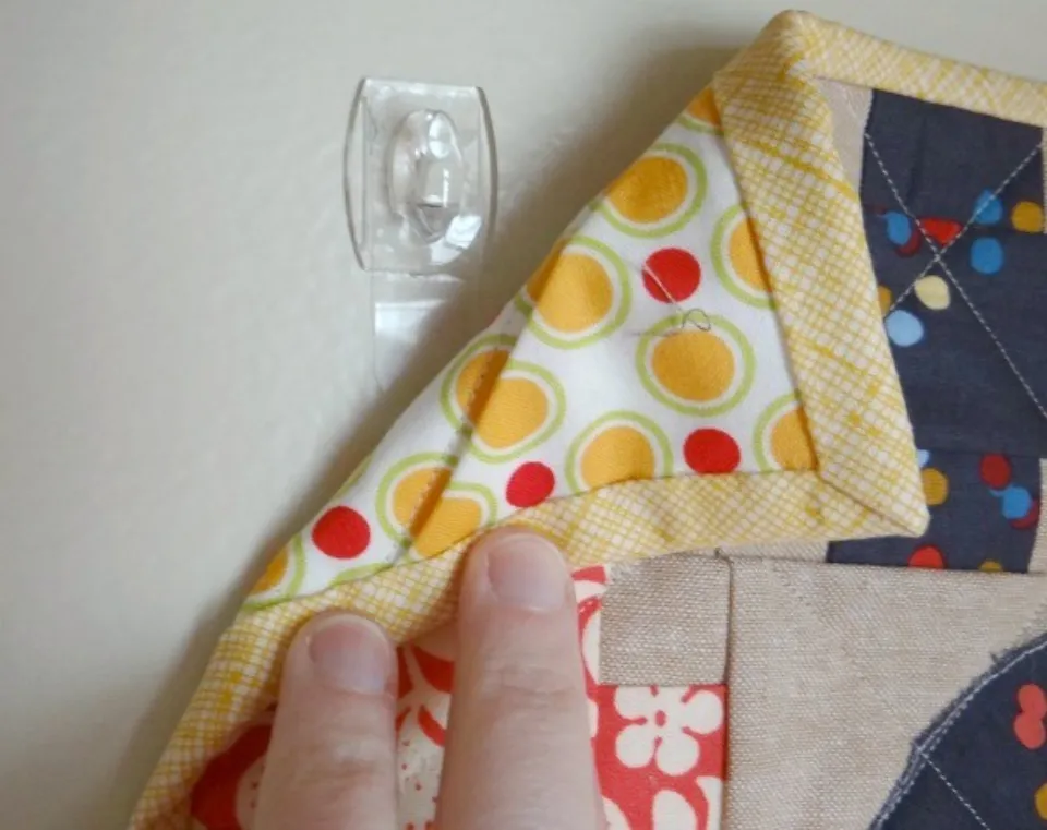 How to Hang a Quilt on the Wall? Clever Ways