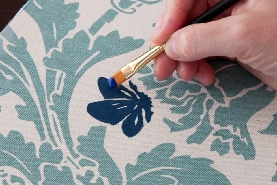 How to Paint Canvas Fabric? Pro Tips