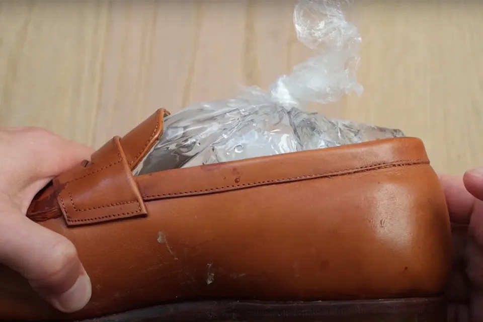 How to Stretch Elastic Bands on Shoes? 6 Easy Methods