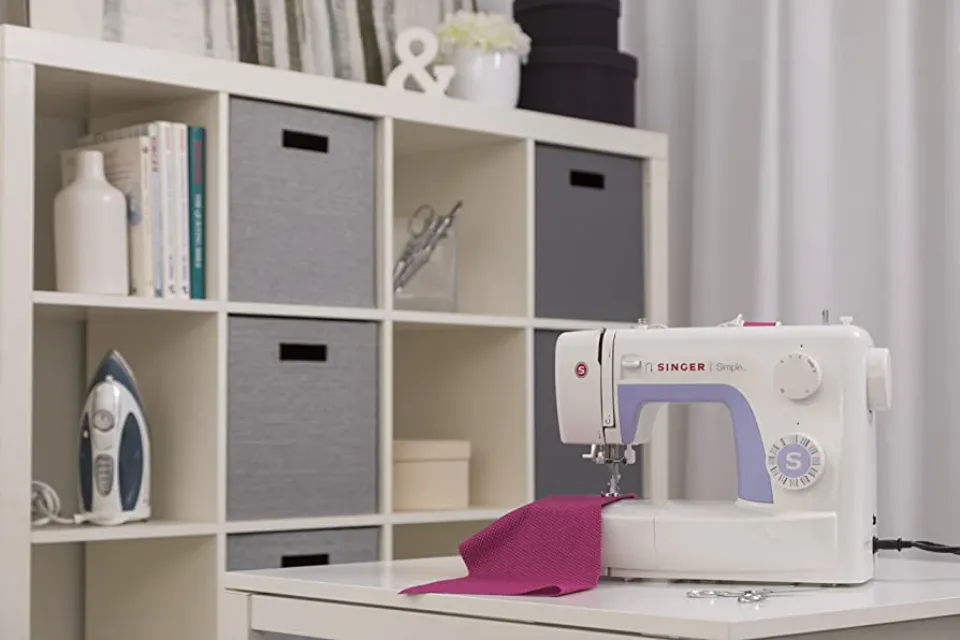SINGER | Simple 3232 Sewing Machine with Built-In Needle Threader, & 110  Stitch Applications- Perfect for Beginners - Sewing Made Easy , White -  Amazon.com