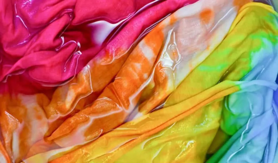 How to Dye Fabric With Acrylic Paint? 6 Easy Steps