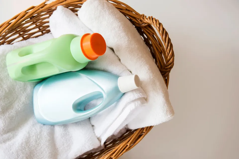 Can You Mix Laundry Detergent and Fabric Softener? Which First?