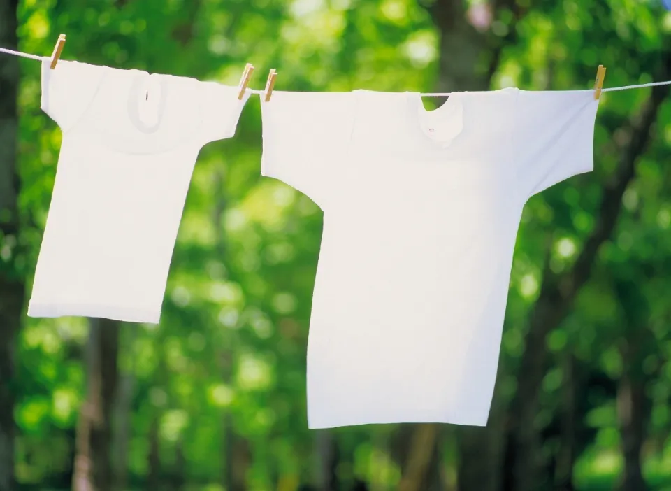 Does Hydrogen Peroxide Bleach Clothes?
