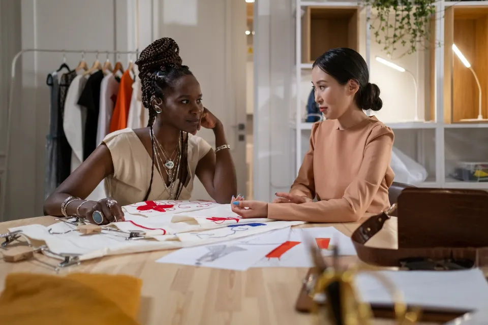How to Find a Designer for Your Clothing Line? Step-By-Step