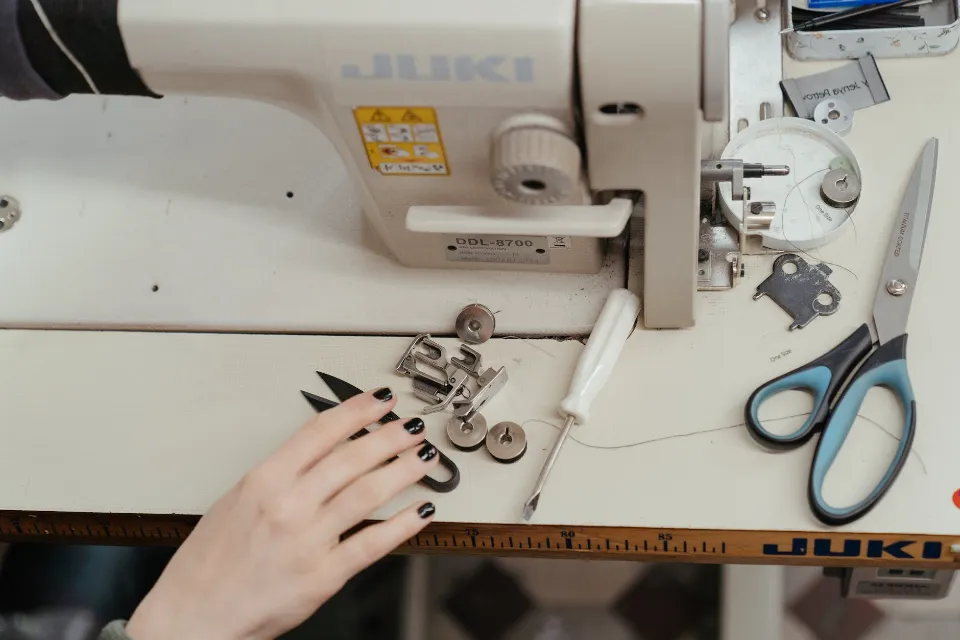 Can You Use a Sewing Machine Without a Bobbin? Solved