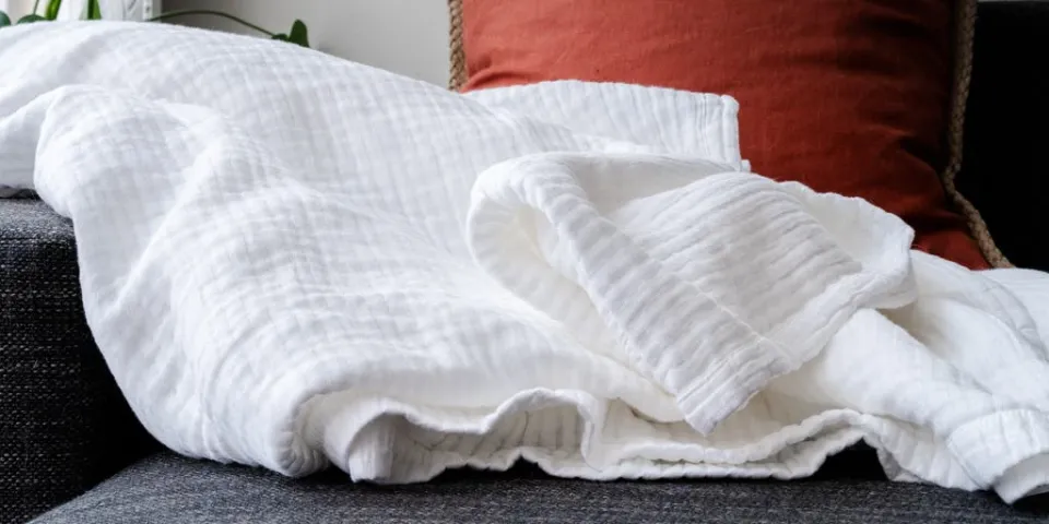 How to Remove Lint from Fleece Blanket? 7 Methods