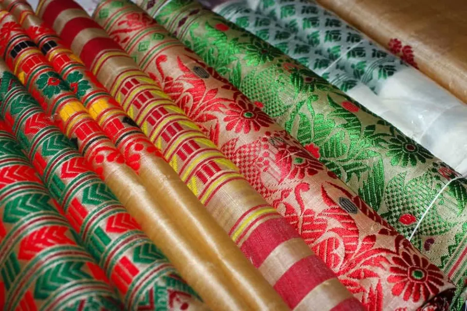 9 Best Silk Alternatives: What Fabrics Are Similar to Silk?