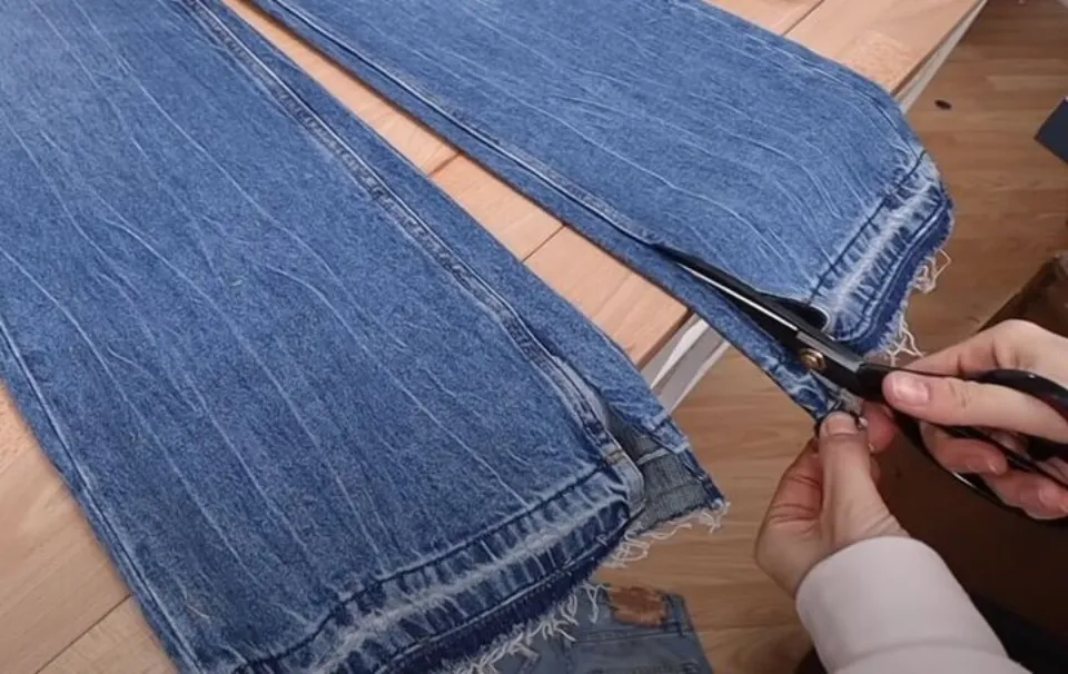 How to Fray Jeans? 5 Simple Methods